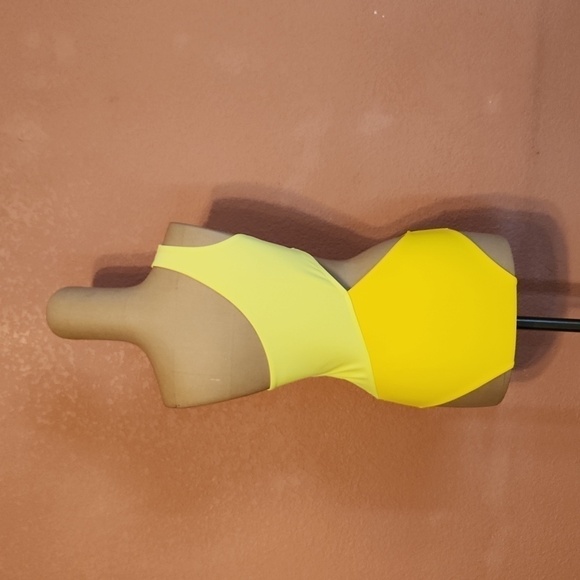 Sassy yellow one shoulder swimsuit! 💛 Size small! - Picture 4 of 6